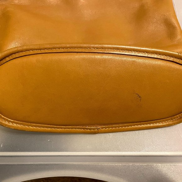 Vintage Coach Camel Leather Shoulder Bag - Picture 6 of 7